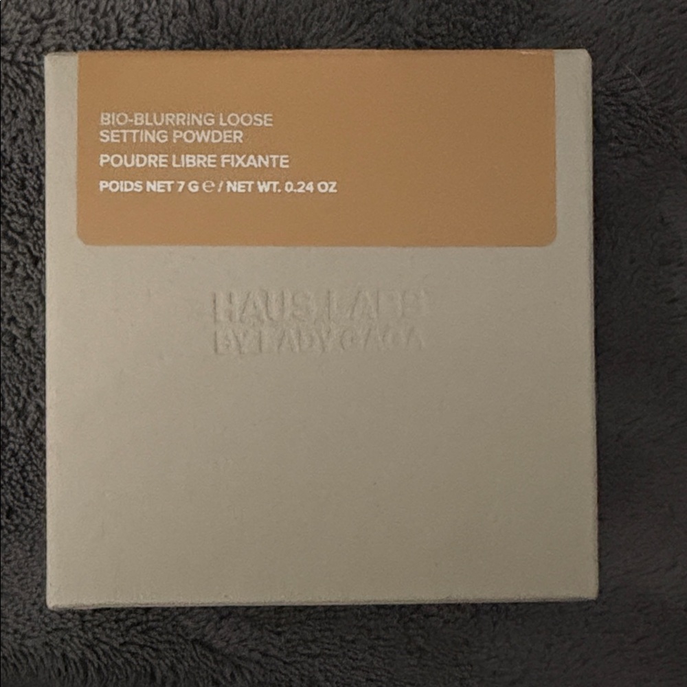 Haus Labs Bio-Blurring Loose Setting Powder in Golden